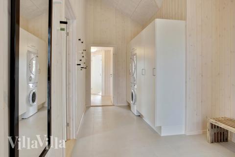 Den rummelige entre i luksushus nr. 430 i Fyn og øer