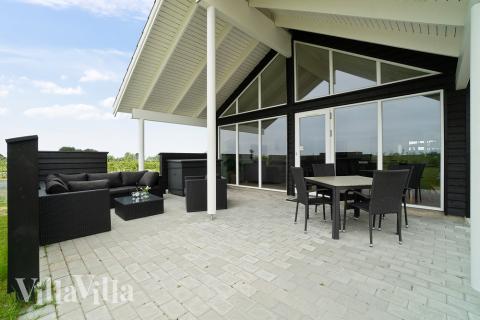 Stor terrasse ved luksushus nr. 430 i Fyn og øer.