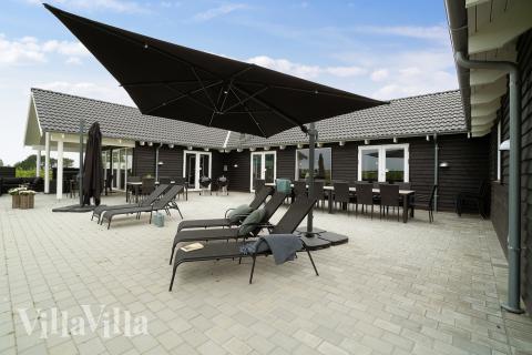 Nyd en grillaften på terrassen i luksushus nr. 430 i Fyn og øer