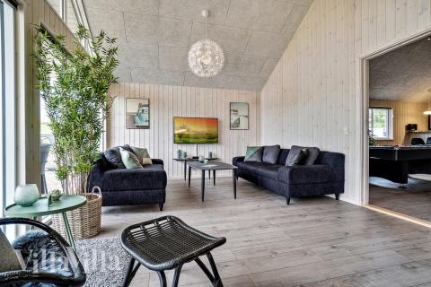 Det store lyse opholdrum i luksushus nr. 425 til 16.