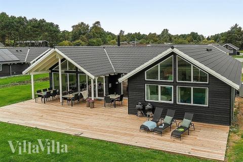 Flot sommerhus nr. 425 med god plads til op til 16 personer