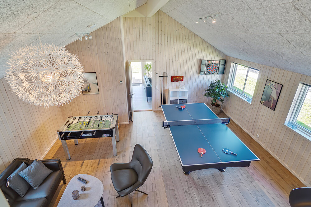 Luksushus 717 til 16 personer byder på et stort aktivitetsrum med bl.a. billard og dart