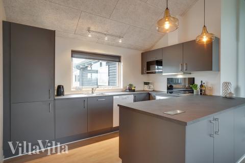 Køkkenet i luksushus nr. 723 er udstyrret, så I let kan lave mad til 10 personer.