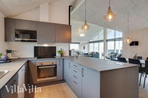 Køkkenet i luksushus nr. 723 er godt indrettet.