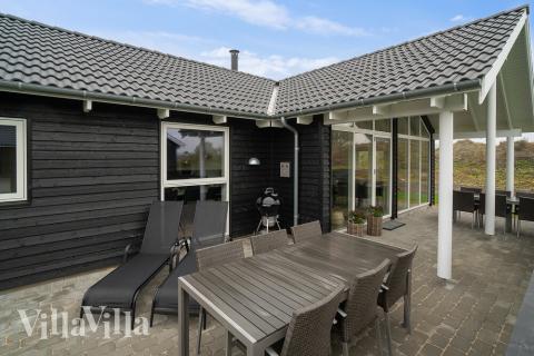 Luksushus nr. 723 har en dejlig terrasse med gode havemøbler til 10 personer.