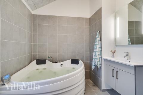 Nyd varmen i spaen i luksushus nr. 723 i Tyskland