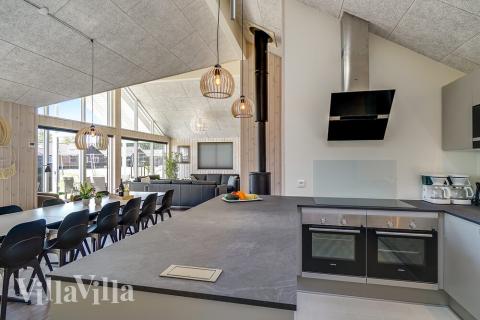 Opholdsrum med plads til 16 i luksushus nr. 716.