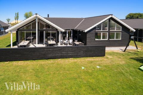 Dette skønne poolhus nr. 716 med plads til 16 personer ligger i Tyskland