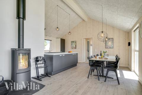 Det store lyse opholdrum i luksushus nr. 722 til 10.