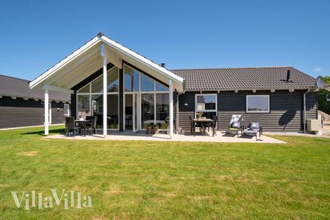 Nyd en grillaften på terrassen i luksushus nr. 718 i Tyskland