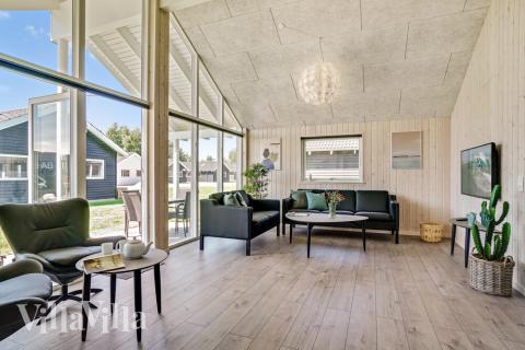 Opholdsrum med plads til 12 i luksushus nr. 718.