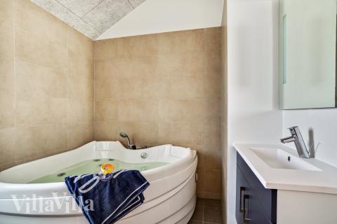 Nyd varmen i spaen i luksushus nr. 718 i Tyskland