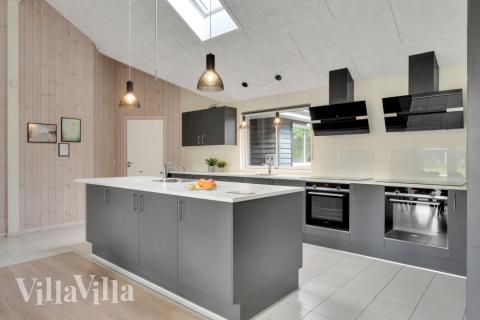 Køkkenet i luksushus nr. 438 er godt indrettet.