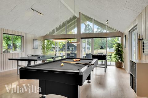Ud over de mange timer, man kan bruge i husets pool-afdeling, så byder luksushus 438 også på billard/bordtennis og dart