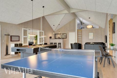 Aktivitetsrum i luksushus nr. 438 med 12 soveværelser og plads til 30 personer.