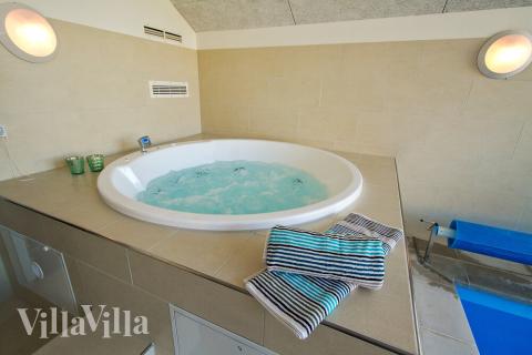 Nyd varmen i spaen i luksushus nr. 424 i Fyn og øer