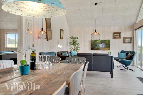 Opholdsrum med plads til 14 i luksushus nr. 424.