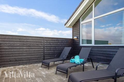 Luksushus nr. 424 har en dejlig terrasse med gode havemøbler til 14 personer.