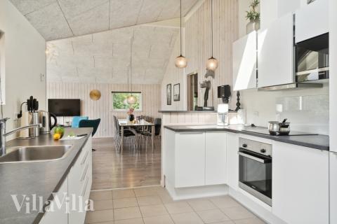 Køkkenet i luksushus nr. 427 er udstyrret, så I let kan lave mad til 14 personer.