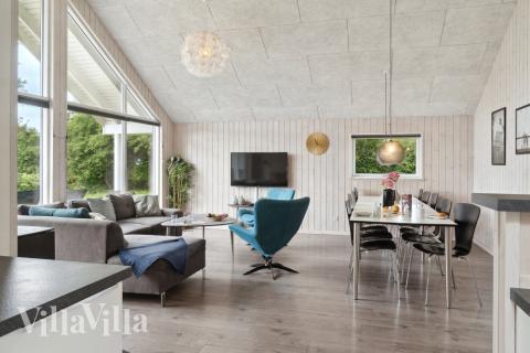 Det store lyse opholdrum i luksushus nr. 427 til 14.