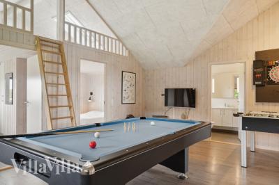 Ud over de mange timer, man kan bruge i husets pool-afdeling, så byder luksushus 427 også på billard/bordtennis og dart