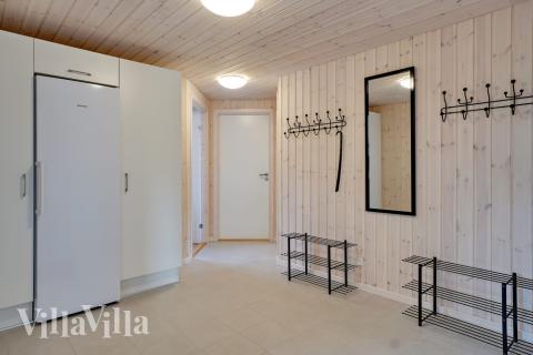 Den rummelige entre i luksushus nr. 439 i Nordjylland