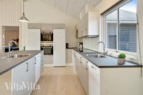 Køkkenet i luksushus nr. 439 er udstyrret, så I let kan lave mad til 24 personer.