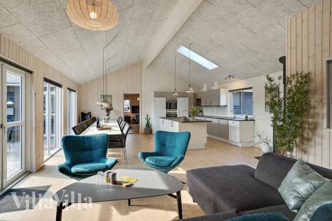 Det store lyse opholdrum i luksushus nr. 439 til 24.