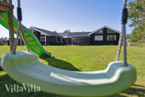 Ude-aktiviteter omkring sommerhus nr. 439.