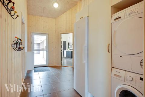 Den rummelige entre i luksushus nr. 429 i Limfjorden