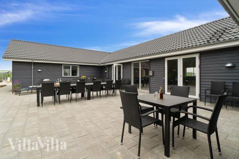 Stor terrasse ved luksushus nr. 429 i Limfjorden.