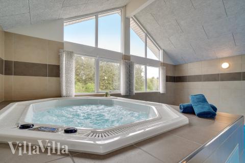 Nyd varmen i spaen i luksushus nr. 429 i Limfjorden