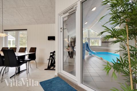 Det store lyse opholdrum i luksushus nr. 429 til 30.