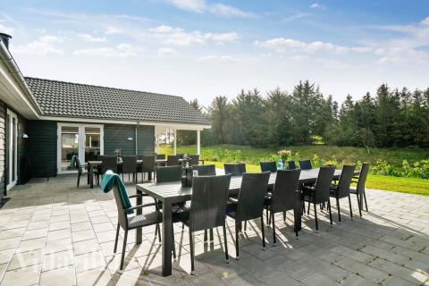 Luksushus nr. 429 har en dejlig terrasse med gode havemøbler til 30 personer.