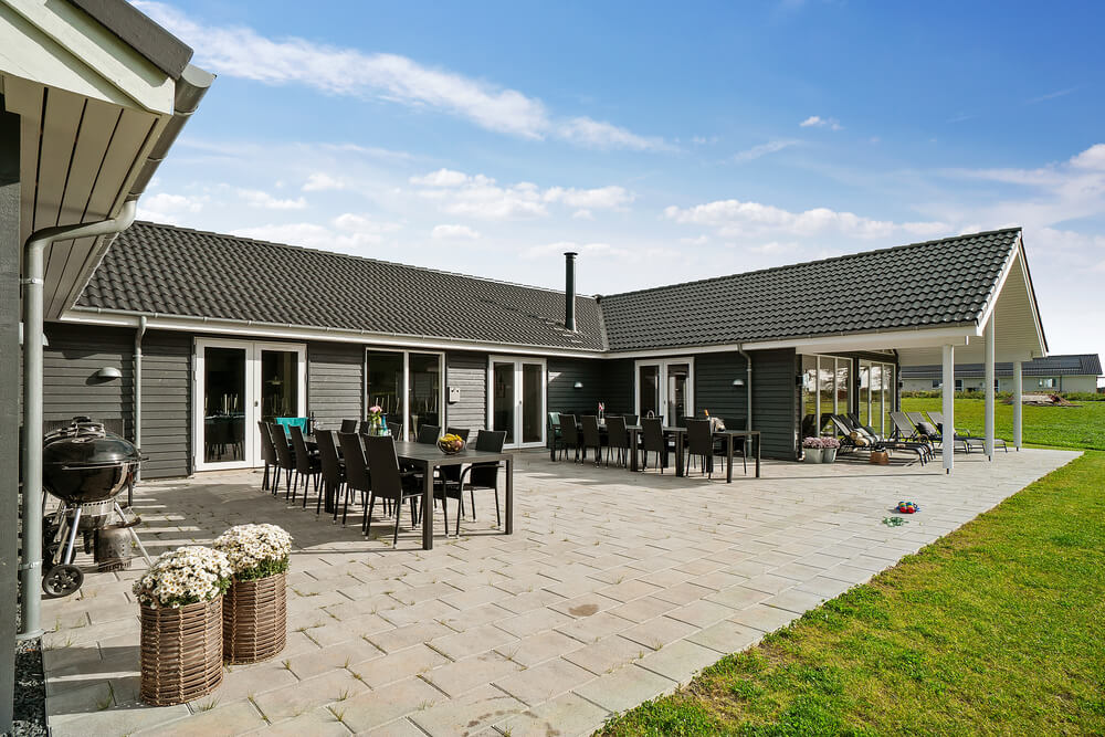 Nyd en grillaften på terrassen i luksushus nr. 429 i Limfjorden