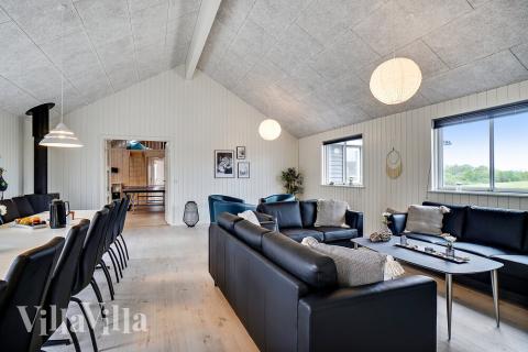 Det store lyse opholdrum i luksushus nr. 431 til 30.