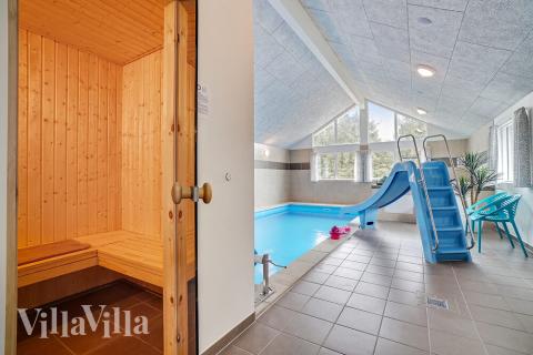 Den lækre pool i luksushuse nr. 431 til 30 personer