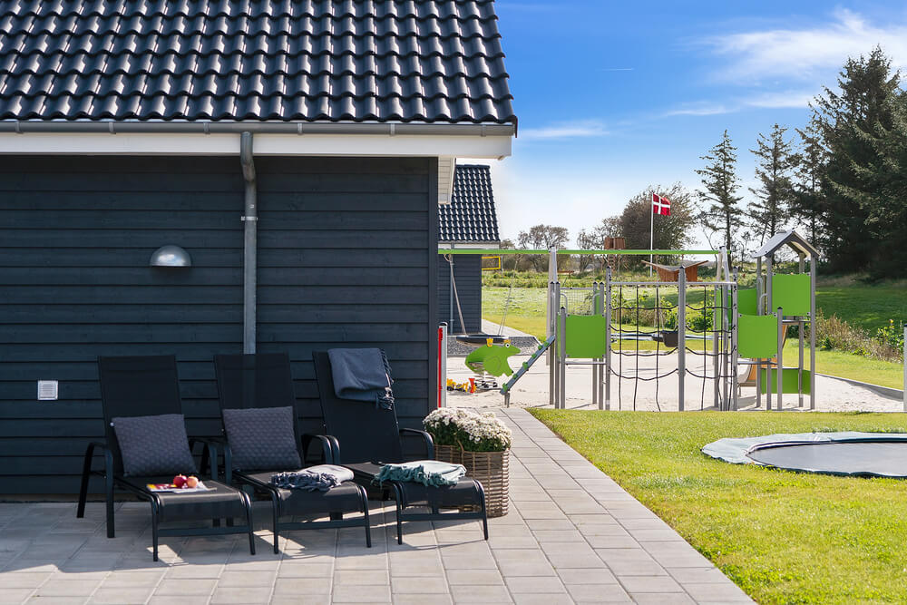 Nyd en grillaften på terrassen i luksushus nr. 431 i Limfjorden
