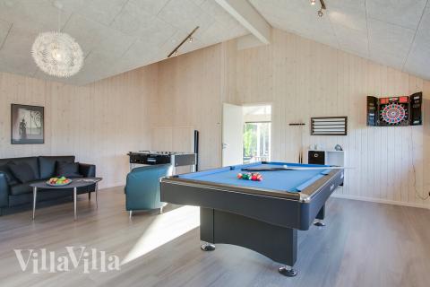 Aktivitetsrum i luksushus nr. 435 med 7 soveværelser og plads til 18 personer.