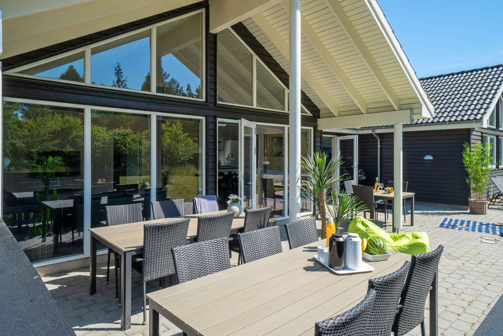 Luksushus nr. 435 har en dejlig terrasse med gode havemøbler til 18 personer.