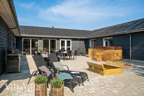 Stor terrasse ved luksushus nr. 440 i Nordjylland.