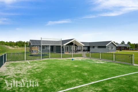 Ude-aktiviteter omkring sommerhus nr. 440.