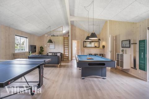 Aktivitetsrum i luksushus nr. 440 med 9 soveværelser og plads til 24 personer.