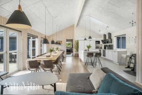 Det store lyse opholdrum i luksushus nr. 440 til 24.