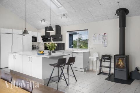 Køkkenet i luksushus nr. 440 er udstyrret, så I let kan lave mad til 24 personer.