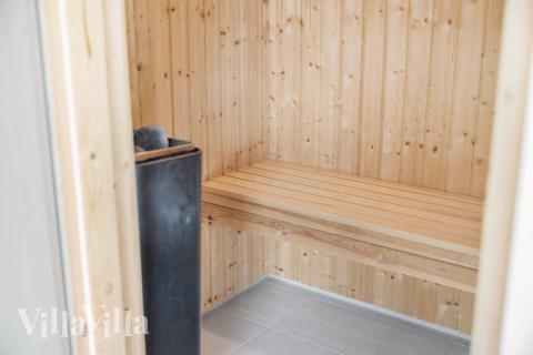 Nyd varmen i saunaen i luksushus nr. 440 til 24 personer