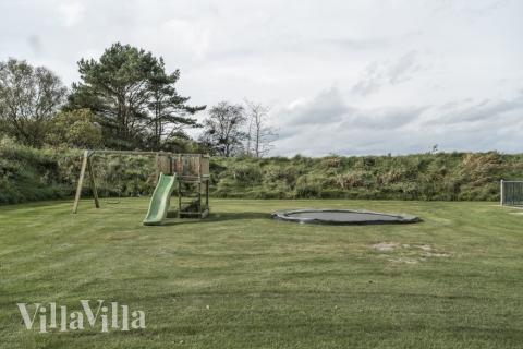 Ud over de mange timer, man kan bruge i husets pool-afdeling, så byder luksushus 440 også på mange udendørs aktiviteter