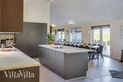 Køkkenet i luksushus nr. 428 er godt indrettet.