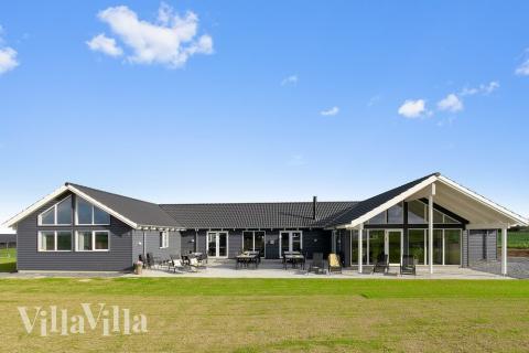 Flot sommerhus nr. 428 med god plads til op til 30 personer