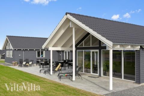 Luksushus nr. 428 har en dejlig terrasse med gode havemøbler til 30 personer.